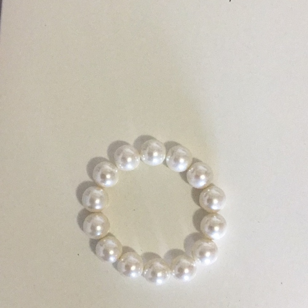 1 pearl costume bracelet